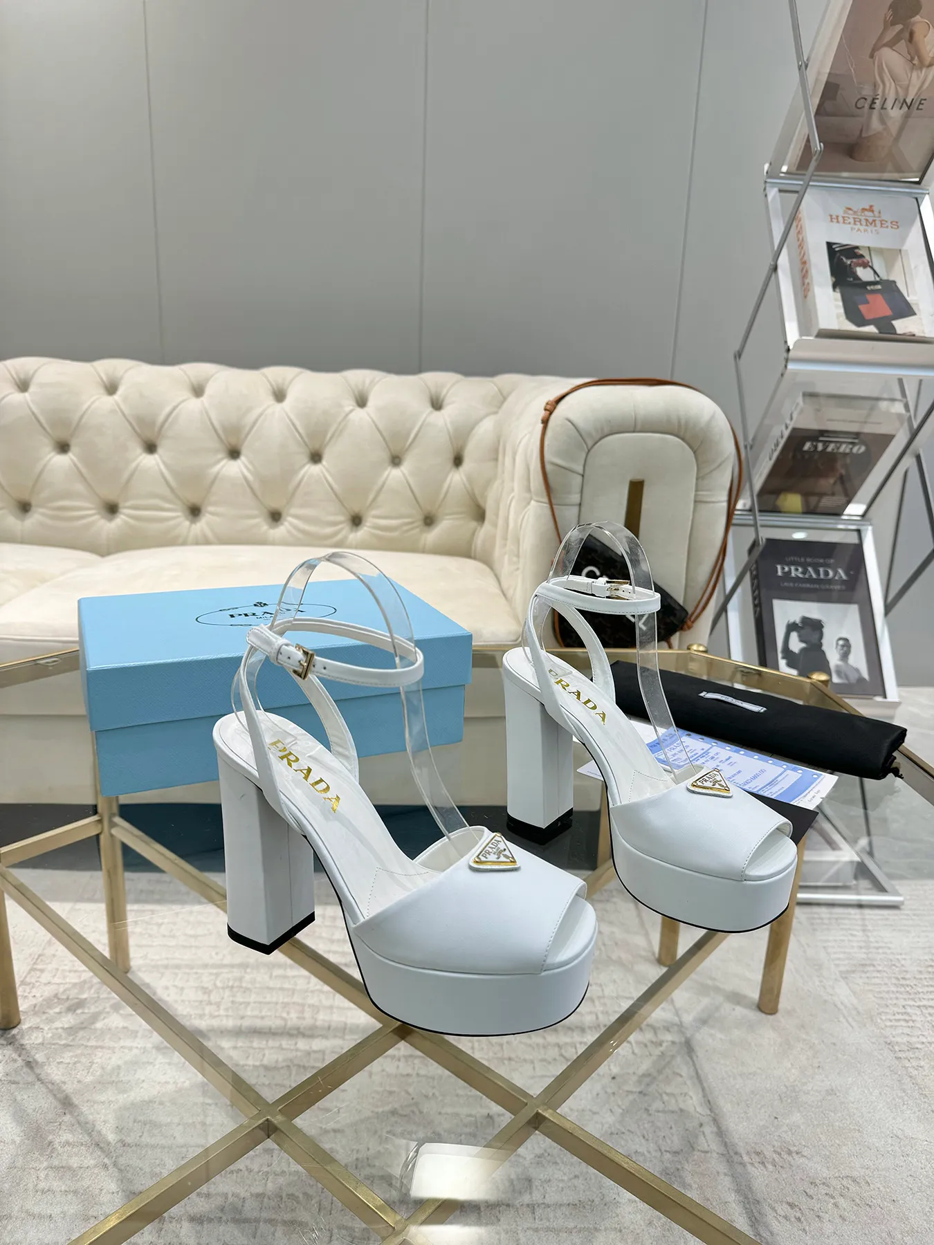 👟👟Ex-factory price 600👟👟 (imitation leather bottom-20) New arrival 👉Ready stock👈Remove the original board and make a 1:1 replica‼ ️The highest version ✅ Prada's early spring catwalk hot style 😘The latest spring style Thick heel square toe water platform series (genuine leather outsole) (simulated leather sole) A must-have for goddesses The upper and the feet are super beautiful 👉The upper is made of imported original calfskin, soft and textured, lining + foot pads, imported sheepskin lining, breathable and comfortable, private model water platform, heel, water platform 4M, heel height 13M Code number 35M-39M (34 40 41 42 customized, non-refundable and non-exchangeable)